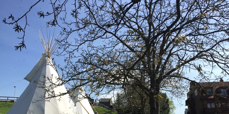 Zažijte divoký západ: pobyt v indiánském teepee na western ranči s jídlem