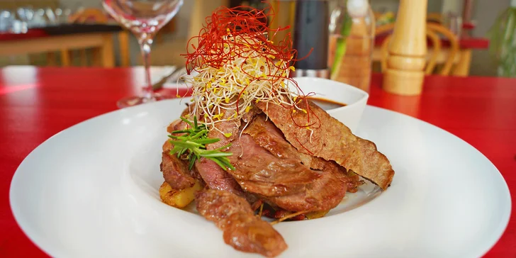 3chodové menu dle výběru: carpaccio, kuřecí supreme i crème brûlée