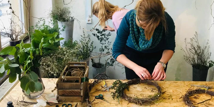 Aranžujte květiny: workshop v uměleckých ateliérech v Pragovce
