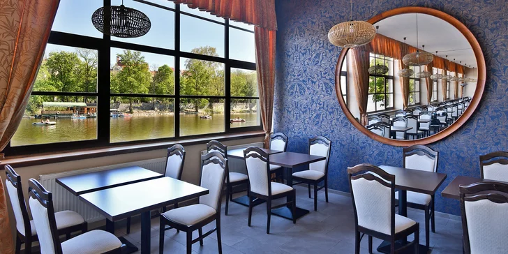 Neomezená konzumace ze sushi baru v restauraci na Střeleckém ostrově