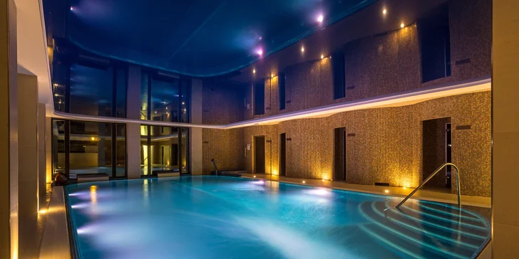 Relax na Zámku Lužec: 3 hod. ve wellness se speleoterapií či snídaní nebo večeří formou bufetu
