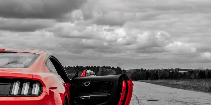 Zkroťte 850 koní: jízda ve Fordu Mustang GT Roush či pronájem na 24 hodin