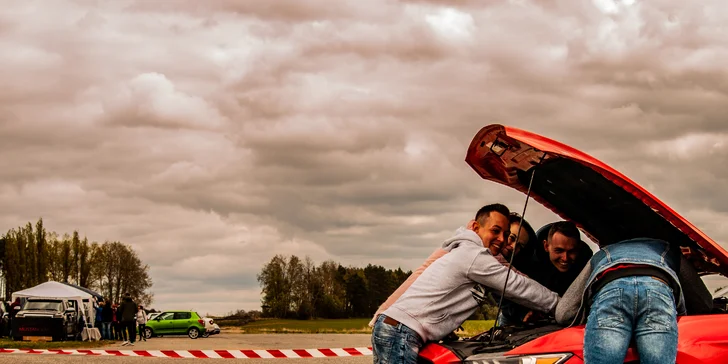Zkroťte 850 koní: jízda ve Fordu Mustang GT Roush či pronájem na 24 hodin
