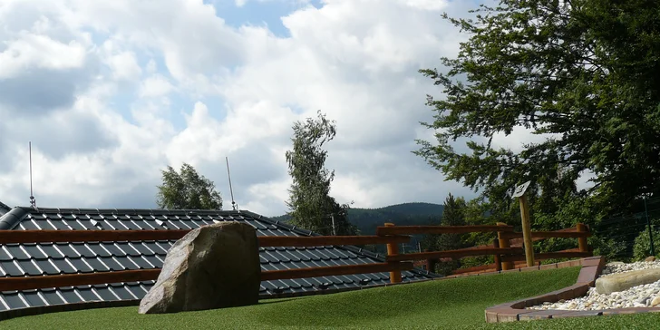 Vstup na adventure golf v beskydské přírodě pro jednoho i rodinu