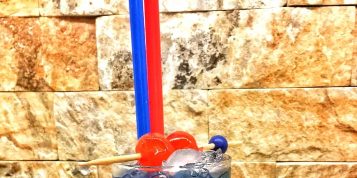 Dva míchané superhrdinské drinky podle výběru: Batman, Hulk i Deadpool