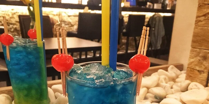 Dva míchané superhrdinské drinky podle výběru: Batman, Hulk i Deadpool