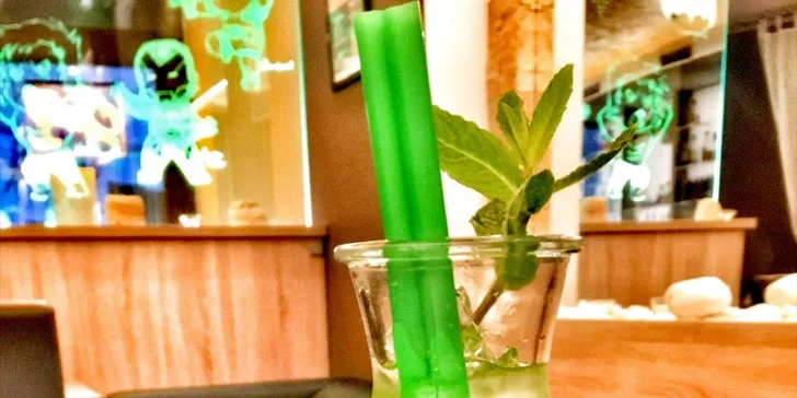 Dva míchané superhrdinské drinky podle výběru: Batman, Hulk i Deadpool