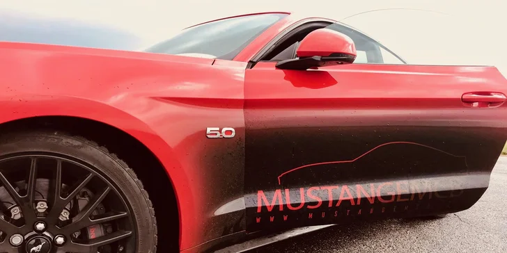 Zkroťte 850 koní: jízda ve Fordu Mustang GT Roush či pronájem na 24 hodin