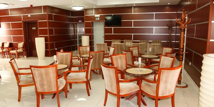 Na dovolenou do Chorvatska: hotel s polopenzí v centru Pagu, 150 m od pláže