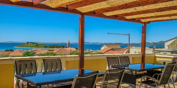 7 nocí pro 4-5 osob v rodinném resortu s bazénem v klidné čtvrti Pakoštane