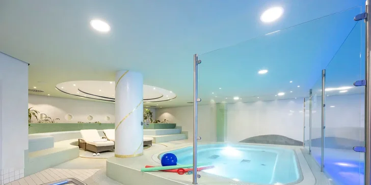 Hotelový AquaWellnessPark o velikosti 1700 m² vás jednoduše nadchne.