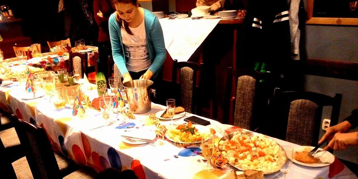 Hoďte to tam: Hodina bowlingu s přáteli a 4 piva nebo točené limonády