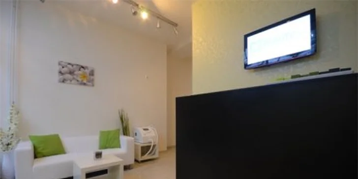 849 Kč za certifikovanou kryolipolýzu v hodnotě 8300 Kč. Ošetření 2-3 partií, výběr ze dvou přístrojů a 90 minut účinného odbourávání tuků se slevou 89 %.