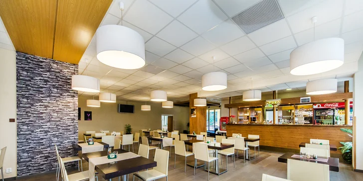Relax v čisté přírodě Bílých Karpatech: horský hotel s bazénem, polopenze i procedury