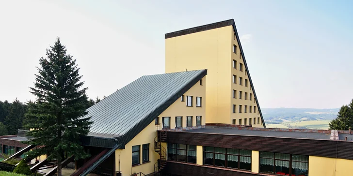 Pobyt v Bílých Karpatech s polopenzí: hotel s bazénem, na výběr i relax ve vířivce nebo vyjížďka na koni