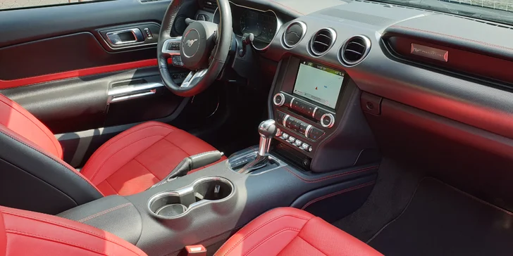 Pořádná jízda: zapůjčení legendárního Fordu Mustang GT 2018 na 24 hod.