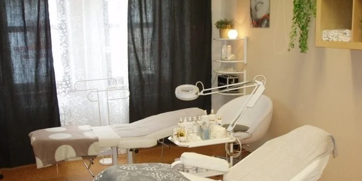 Permanentní make-up očních linek nebo obočí ve Studiu Visage