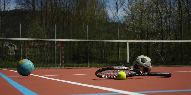 Hodinový pronájem sportovních hřišť v Beskydech: tenis, fotbal i volejbal