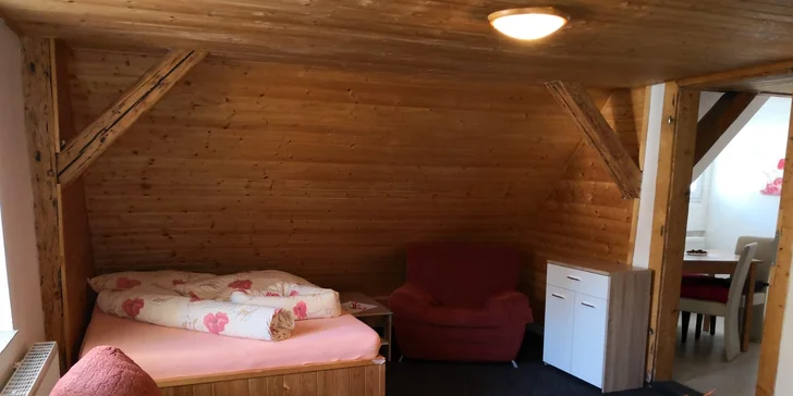 Jeseníky pro partu nebo rodinu: apartmány až pro 16 osob a sudové wellness
