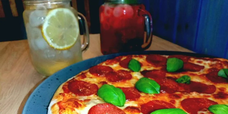 28cm pizza podle výběru z 12 druhů a domácí limonáda pro 1 i 2 osoby