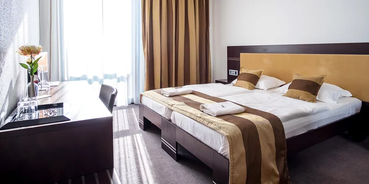 4* hotel přímo u Slunečních jezer: soukromá pláž, privátní wellness i vstup do aquaparku