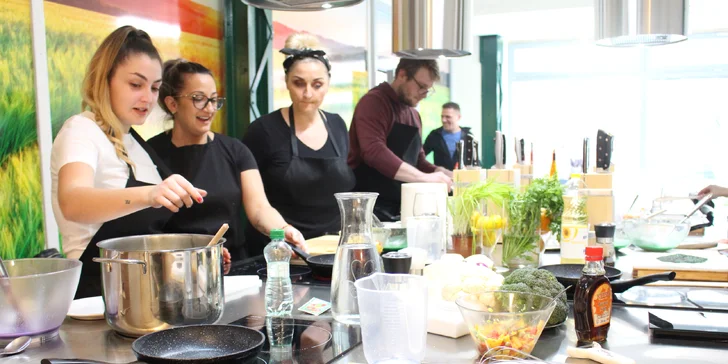 Kurzy vaření dle výběru s Monou z Masterchefa: steaky, burgery i Low Carb