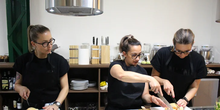 Kurzy vaření dle výběru s Monou z Masterchefa: steaky, burgery i Low Carb