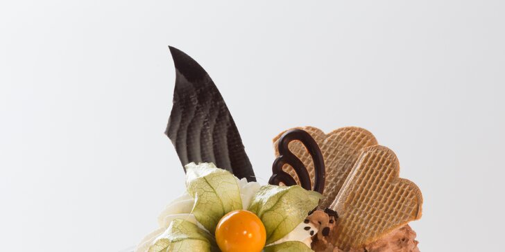 Zmrzlinový pohár v Café Mozart u orloje: kokos, lesní ovoce či harlekýn