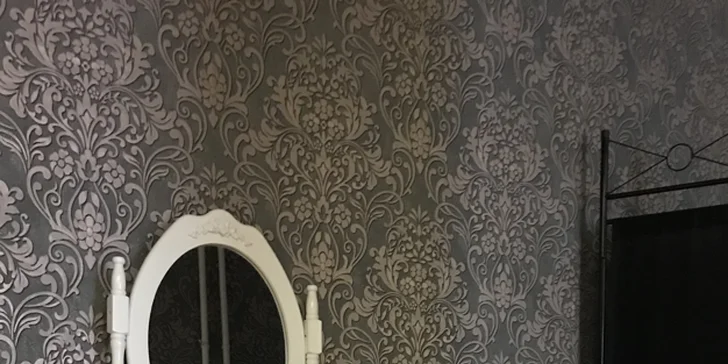 Kosmetický stolek pro Boudoir styl focení je v ateliéru k dispozici.