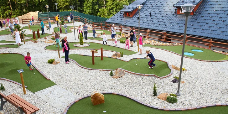 Vstup na adventure golf v beskydské přírodě pro jednoho i rodinu