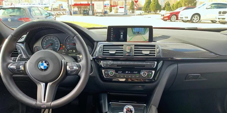 Péče o váš automobil: precizní ruční čištění exteriéru a interiéru