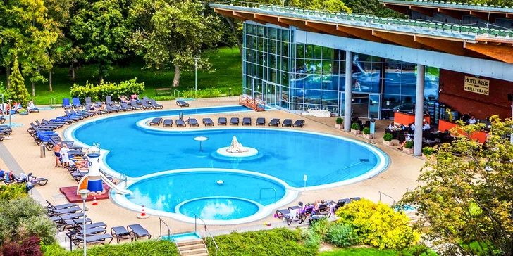 K dispozícii je rodinný wellness a premium zóna od 12 rokov.
