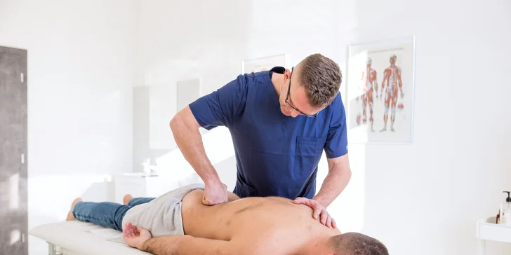 Súčasťou masáže v prípade potreby je aj jemná chiropraxia

