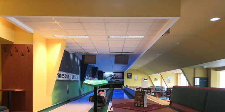 Zábava a jídlo: 1-2 hod. bowlingu až pro 8 hráčů a 2 či 4 pizzy podle výběru k tomu