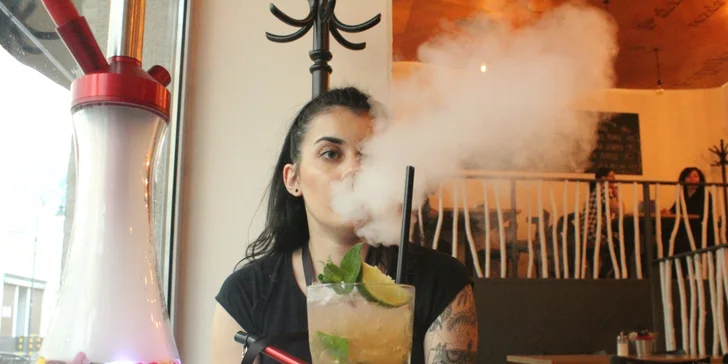 Vodní dýmka a alkoholické i nealkoholické míchané drinky pro dva