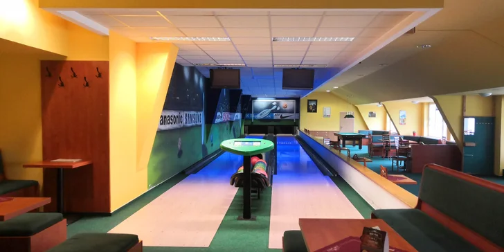 Zábava a jídlo: 1-2 hod. bowlingu až pro 8 hráčů a 2 či 4 pizzy podle výběru k tomu