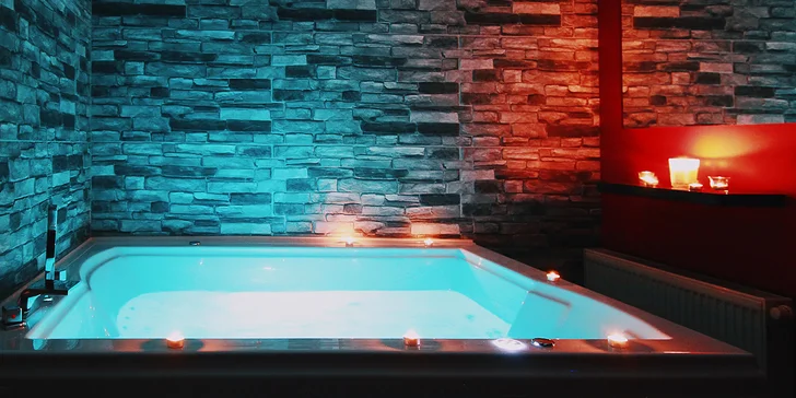 Privátní relax: sauna a vířivka pro dva, romantický balíček s občerstvením i masáží