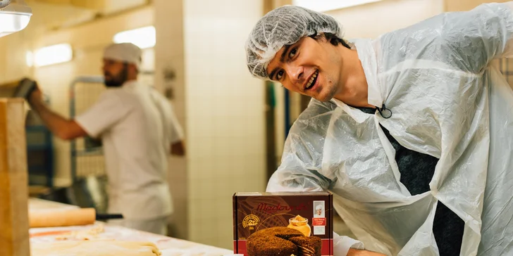 Medovník originál: celý dort Pikao a kousek ořechového medovníku Premium