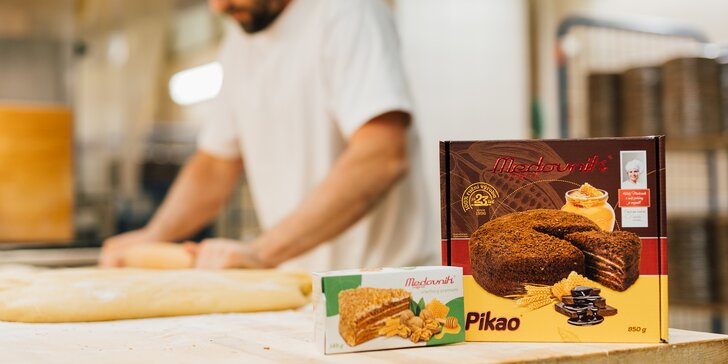 Medovník originál: celý dort Pikao a kousek ořechového medovníku Premium