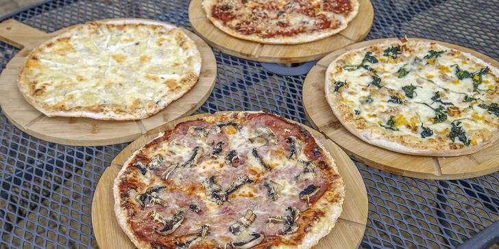 Pizza o průměru 32 cm podle výběru z 9 druhů pro 1 nebo 2 osoby