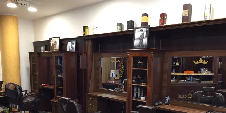 Stylový barber shop na Václaváku pro chlapce i muže s vlastním barem