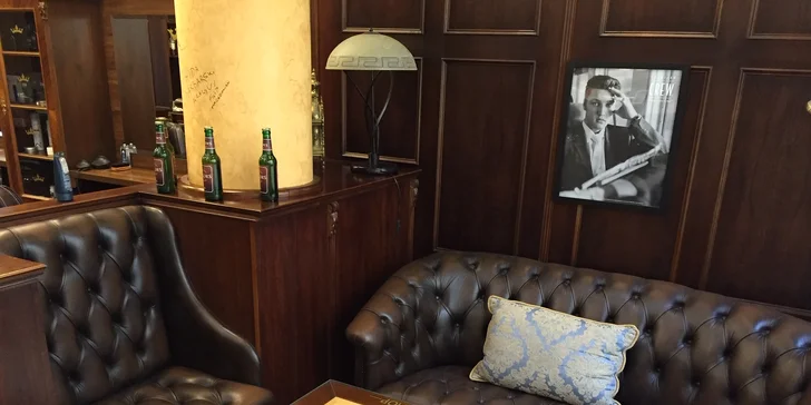 Stylový barber shop na Václaváku pro chlapce i muže s vlastním barem