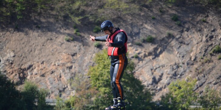 Tryskem vzhůru: 15min. let na flyboardu, hoverboardu nebo jetpacku vč. vybavení a instruktáže