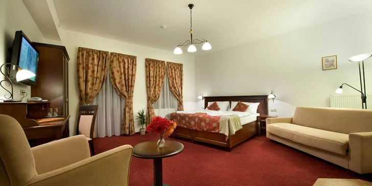 Hotel ze 17. století v centru Třebíče: snídaně, prohlídka památek i sauna
