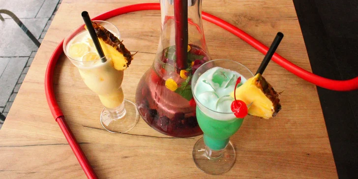 Vodní dýmka a alkoholické i nealkoholické míchané drinky pro dva