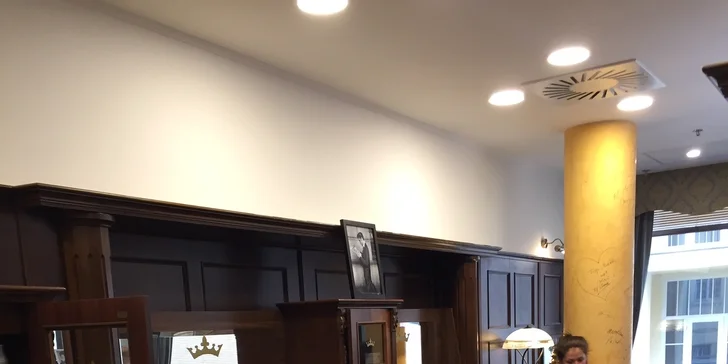Stylový barber shop na Václaváku pro chlapce i muže s vlastním barem