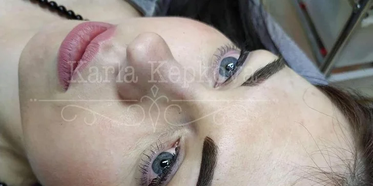 Plné obočí: microblading, pudrové obočí nebo kombinace obou technik