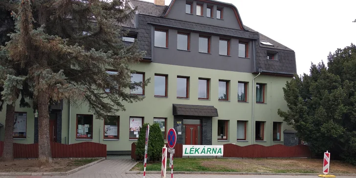 Olejová nebo luxusní čokoládová masáž dekoltu a obličeje s masáží hlavy nasucho