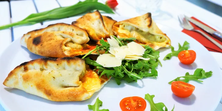 Plněná pizza ve tvaru hvězdy pro 1 i 2 os.: boloňská náplň či špenát a kuřecí