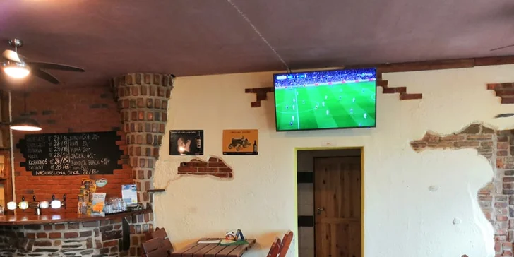 Jumbo pizza s průměrem 45 cm: špenátová, žampionová, šunková i salámová
